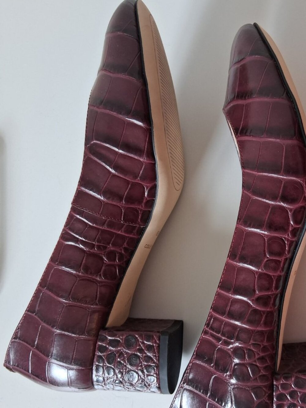 cole haan burgundy croc print leather pumps nw/otag